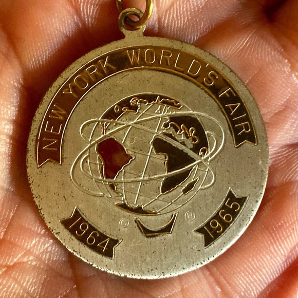 Vintage Retro Charm Bracelet New York World's Fair 1964-65 Souvenir Silver Gold - Picture 1 of 16